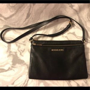 🖤 Black & Gold Michael Kors Crossbody! 💛
